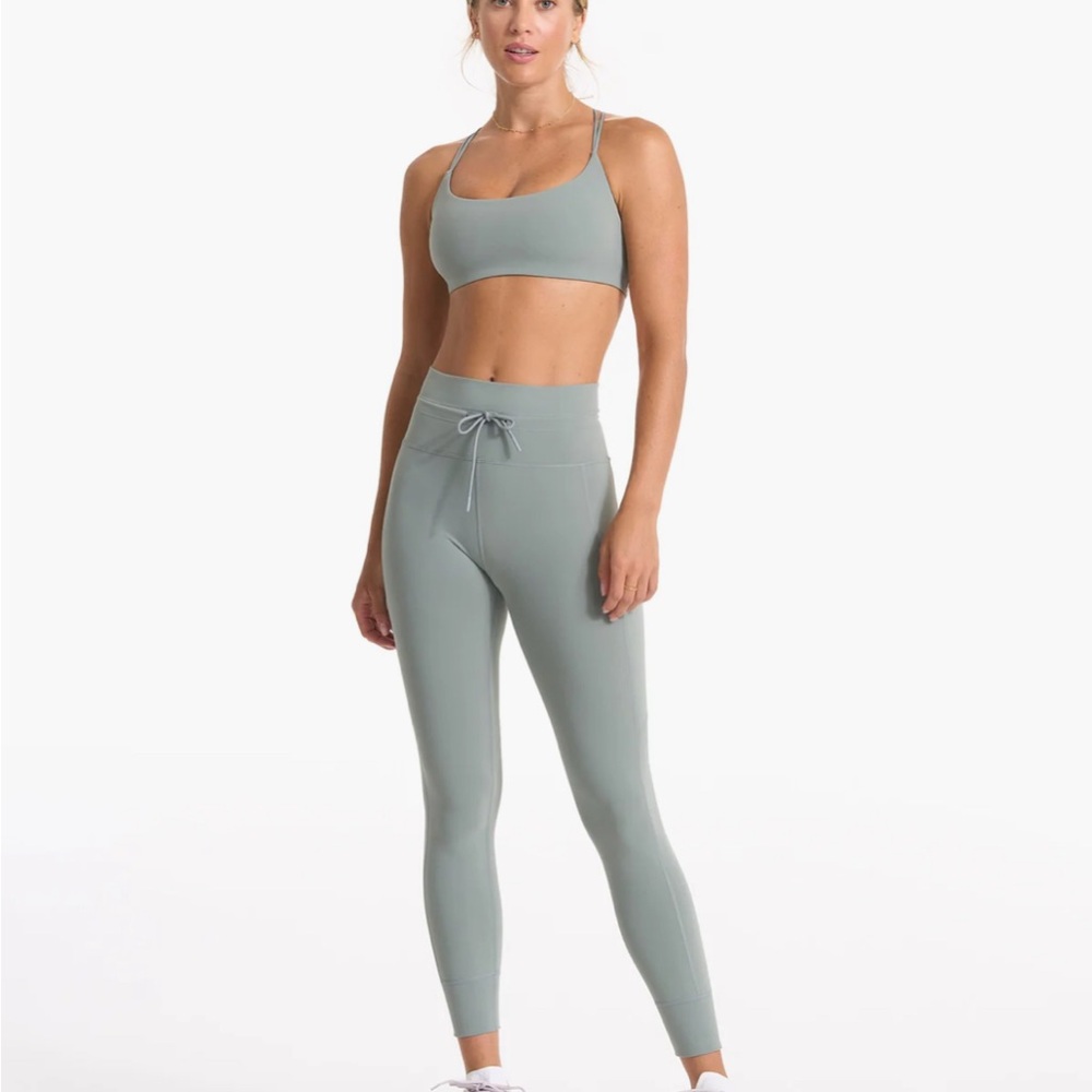 Vuori Daily Pocket Legging + Tempo Bra in Stormy